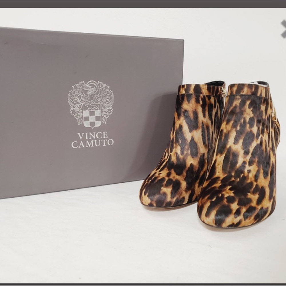 Vince Camuto Vernaya Animal Print Leather Booties 
Size 9.5M
New in Box